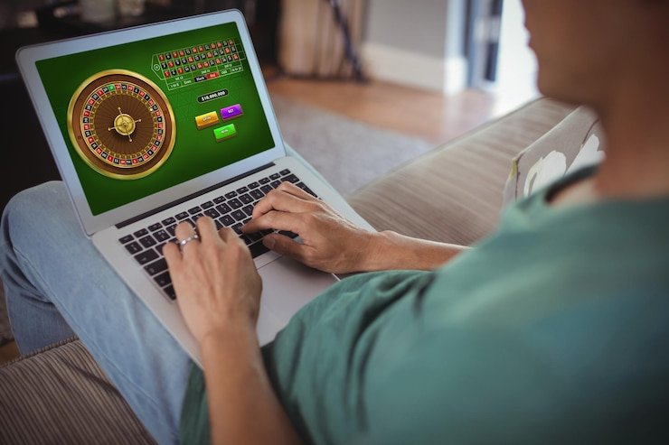 Tampilan permainan sakong live di bali slot dengan dealer dan tiga kartu pemain